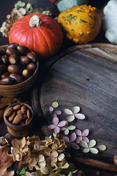 Fondo Otoño Con Calabaza Decorativa Bellotas Nueces Verduras Hojas Otoño — Foto de Stock