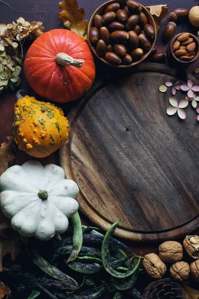 Fondo Otoño Con Calabaza Decorativa Bellotas Nueces Verduras Hojas Otoño — Foto de Stock