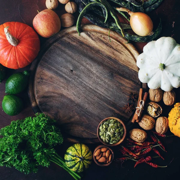 Herbst Hintergrund Mit Dekorativem Kürbis Samen Nüssen Gemüse Obst Gewürzen — Stockfoto