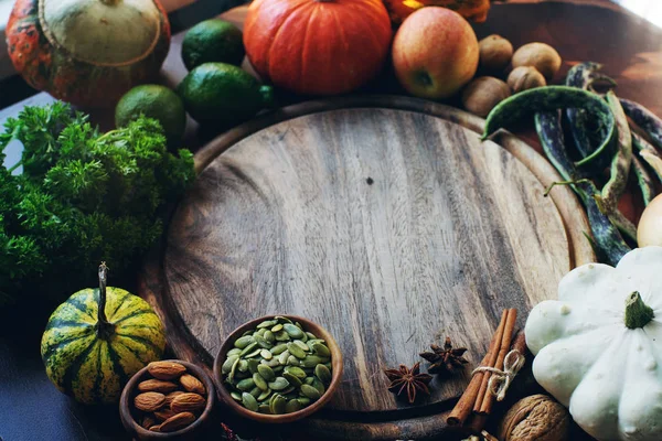 Fondo Otoñal Con Calabaza Decorativa Semillas Frutos Secos Verduras Verduras — Foto de Stock