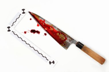 Beyaz blackground kanıtlara kötü suçlu