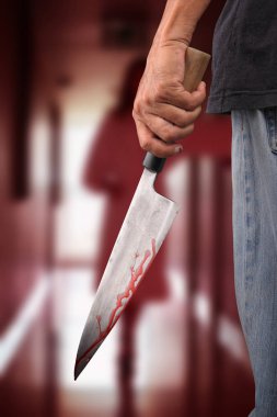 Büyük keskin bıçak ile hazır soygundan veya kırpma yoluyla içinde izole bir cinayet işlemek için kötü ceza