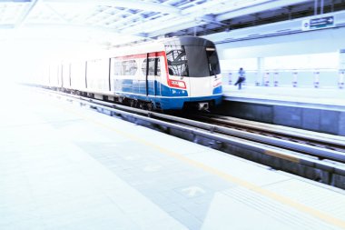 Siam Tren İstasyonu ile iş insanlar hareket bulanıklığı