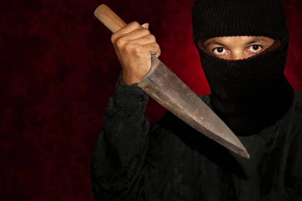 Büyük keskin bıçak ile hazır soygun için veya bir cinayet işlemek için kötü ceza