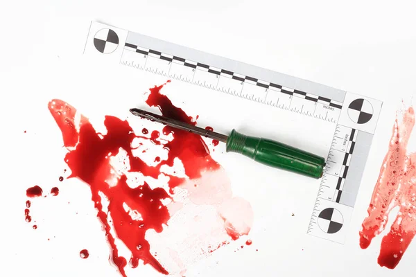 Beyaz blackground kanıtlara kötü suçlu