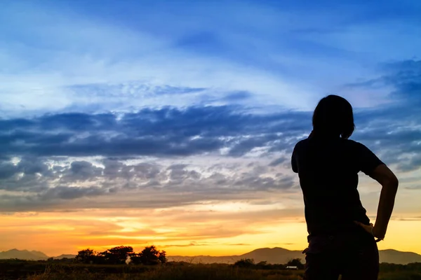 Dejen Juntos Éxito Silueta Mujer Crepúsculo Hermoso Con Puesta Del — Foto de Stock