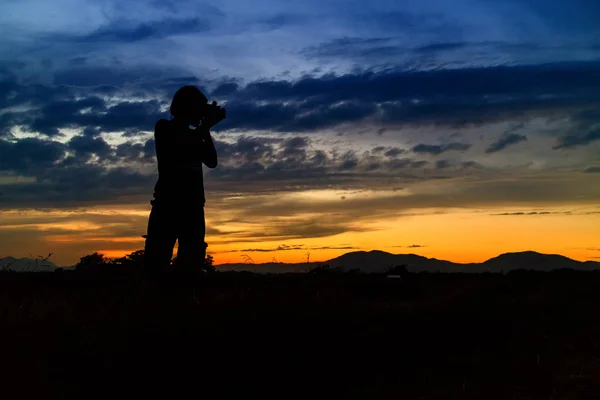 Dejen Juntos Éxito Silueta Mujer Crepúsculo Hermoso Con Puesta Del —  Fotos de Stock