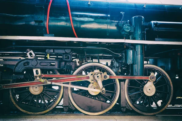 akış treninin tekerlekleri