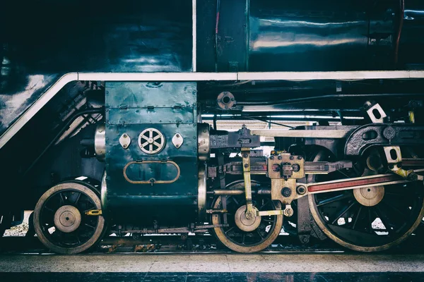 akış treninin tekerlekleri