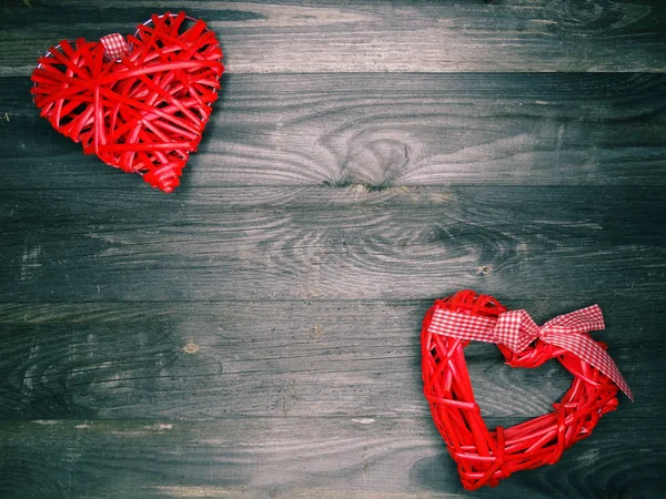 Láska Valentýna Červené Srdce Dárek Kopie Prostor Dřevěné Pozadí — Stock fotografie