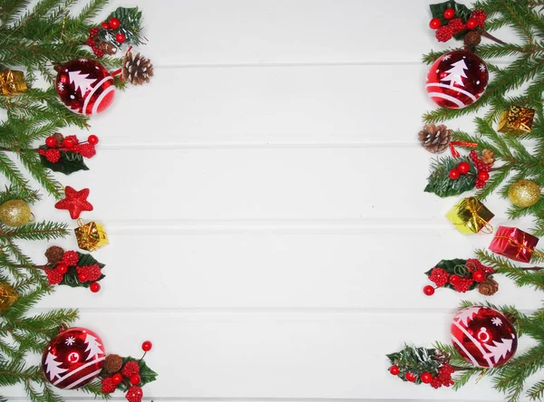 Kerstmis Achtergrond Decoratie Met Spar Takken Garland Lichten Witte Houten — Stockfoto