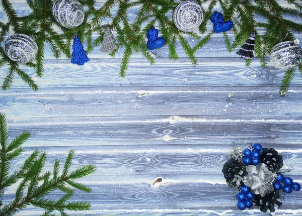 Kerstmis Achtergrond Decoratie Met Spar Takken Garland Lichten Oude Houten — Stockfoto