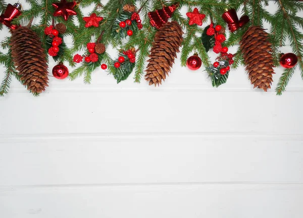 Fondo Navidad Decoración Con Luces Guirnalda Ramas Abeto Tablero Madera — Foto de Stock