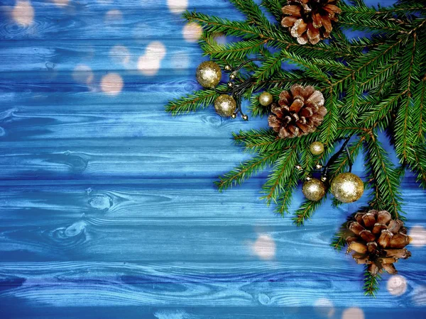 Kerstdecoratie Voor Achtergrond Kegels Met Spar Takken Houten Bord — Stockfoto