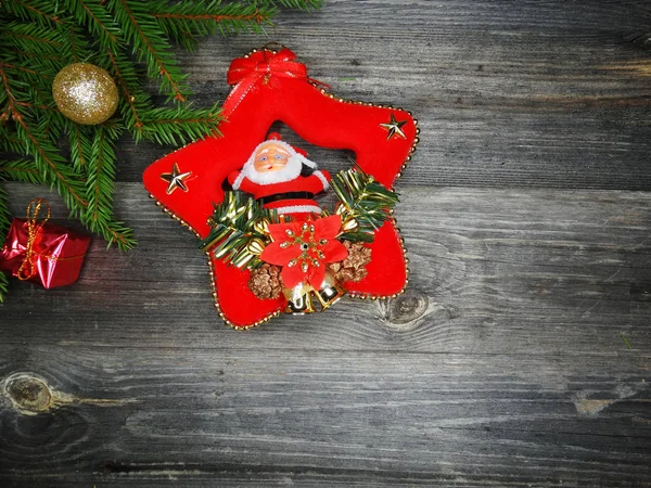Karácsonyi Háttér Dekoráció Fenyő Ágak Garland Fények Régi Fából Készült — Stock Fotó