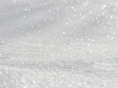 Beyaz arka plan renkli Noel ışık garland kar bulanık