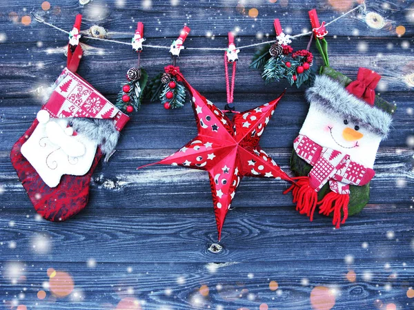Weihnachten Hintergrund Und Dekoration Mit Tannenzweigen Girlanden Lichter Auf Alten — Stockfoto
