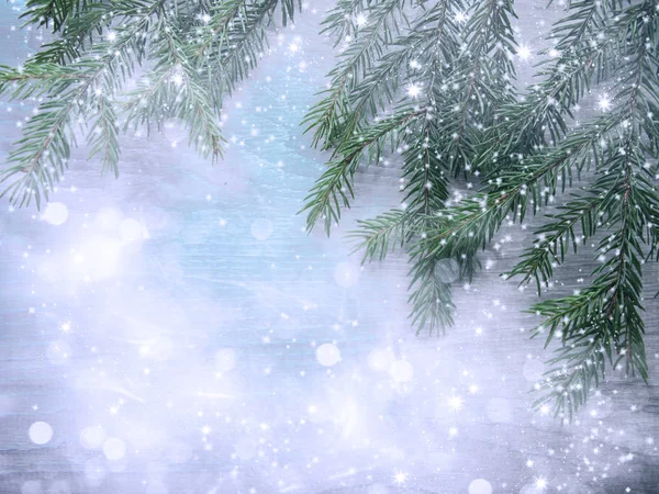 Χριστουγεννιάτικο Δέντρο Φόντο Και Έλατα Κλαδιά Χιόνι Στην Ξύλινη Σανίδα — Φωτογραφία Αρχείου