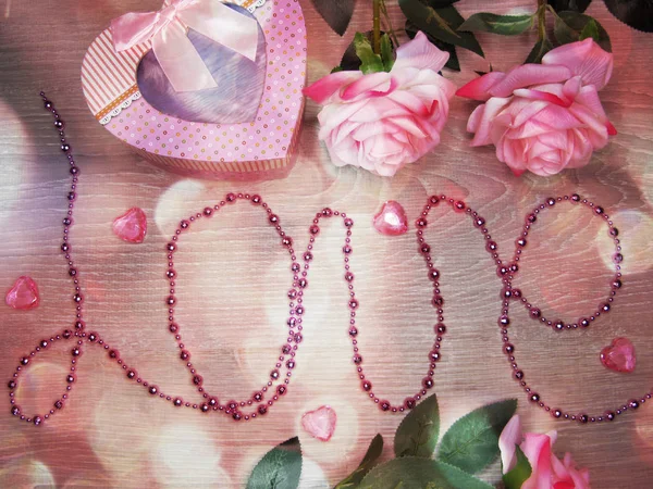 Älska Alla Hjärtans Dag Presentask Med Hjärtan Och Rosa Blommor — Stockfoto