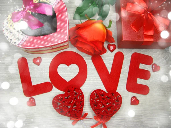 Liebe Valentinstag Geschenkbox Mit Herzen Und Rose Blumen Hintergrund — Stockfoto