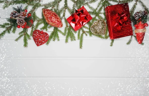 Boże Narodzenie Podłoże Dekoracje Jodły Oddziałów Pudełeczka Biały Deska Drewniana — Zdjęcie stockowe