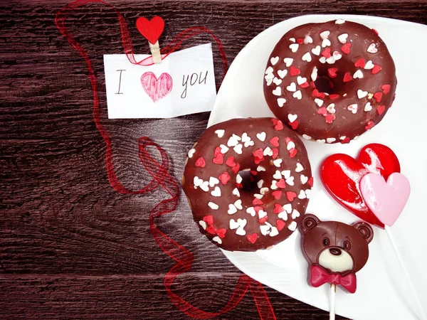 Älska Alla Hjärtans Dag Choklad Donuts Med Hjärtan Gratulationskort Nalle — Stockfoto