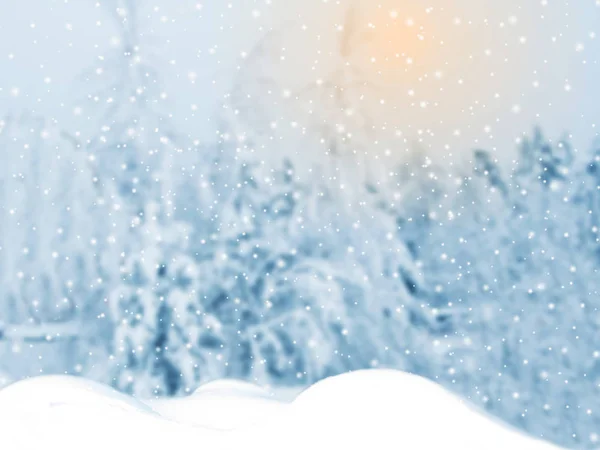 Зимовий Різдвяний Фон Сніговими Ялинами Гілки Шишки Заморожені Ягоди — стокове фото