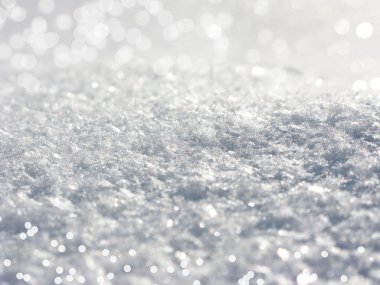 Beyaz arka plan renkli Noel ışık garland kar bulanık