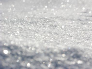 Beyaz arka plan renkli Noel ışık garland kar bulanık