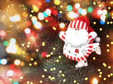 Yılbaşı ağacı yılbaşı ışıkları arka plan garland bokeh Noel dekorasyonu ile kış