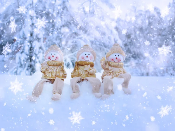 Feliz Muñecos Nieve Navidad Tarjeta Felicitación Invierno Con Nieve Fondo — Foto de Stock