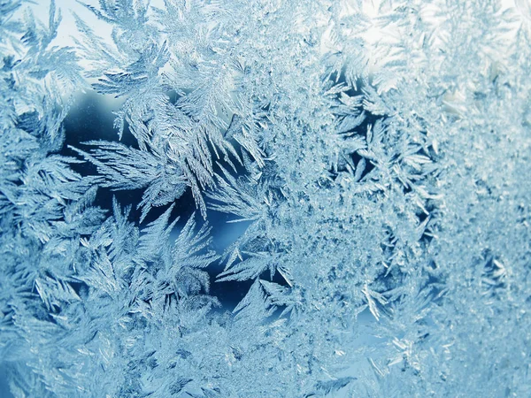 雪片氷冬の窓からすに日光のパターン — ストック写真