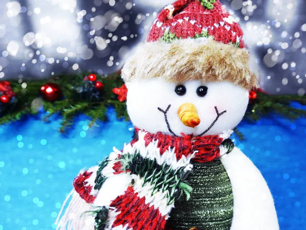 Weihnachten Schneemann Mit Tannenzapfen Und Schnee Auf Dem Hintergrund Mit — Stockfoto