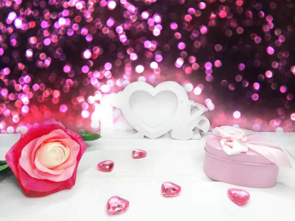 Miłość Walentynki Pudełko Serca Róża Błyszczącym Tle — Zdjęcie stockowe