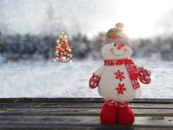 Decoración Muñeco Nieve Navidad Con Abeto Fondo Con Luces Guirnalda — Foto de Stock