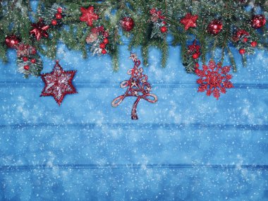 köknar dalları dekor ve kar ile kış arka plan