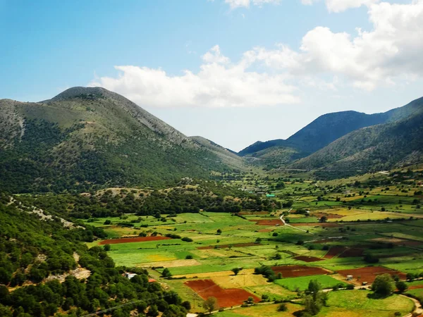 Montagne paesaggio prati campi sull'isola di Creta Grecia — Foto Stock
