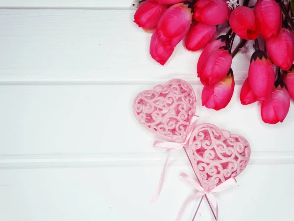 Corazones y rosa tulipanes fondo día de San Valentín amor —  Fotos de Stock