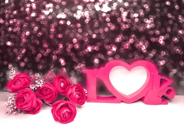Dragoste cuvânt și flori de trandafir fundal Valentine 's day — Fotografie, imagine de stoc