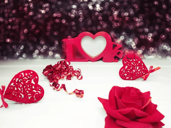 Hjärtan och ros blomma bakgrund alla hjärtans dag kärlek — Stockfoto