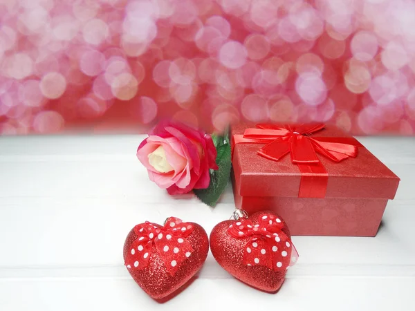 ギフトボックスとハートグリーティングカードバレンタインデー愛の休日 — ストック写真