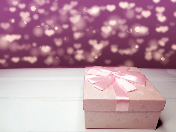 Regalo caja y corazones tarjeta de felicitación día de San Valentín amor vacaciones —  Fotos de Stock