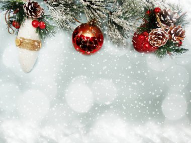 arka plan müziği üzerinde koni ve kar ile köknar ağacı şube Noel dekor