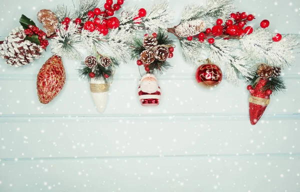 나무 백그룬에 장식 크리스마스 전나무 나무 가지 — 스톡 사진