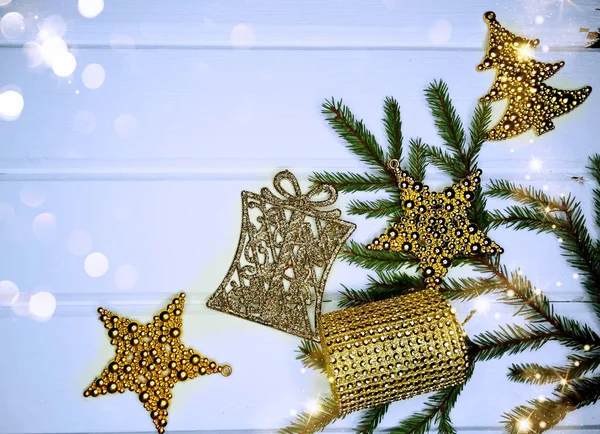 Tarjeta de felicitación de decoración de Navidad en fondo de luces de guirnalda —  Fotos de Stock