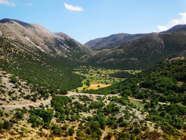 クレタ島ギリシャの山々風景草原畑 — ストック写真