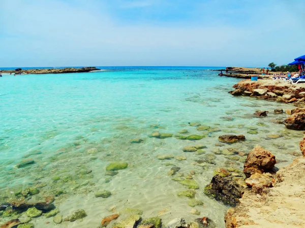 Praia costa paisagem Mediterrâneo mar Chipre ilha — Fotografia de Stock