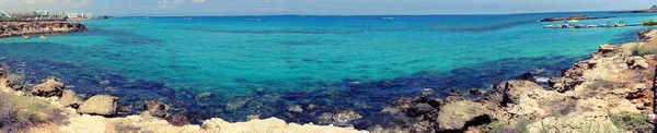 Panorama da praia costa paisagem Mediterrâneo mar Chipre islã — Fotografia de Stock