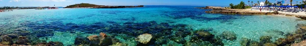 Panorama de la plage côte paysage Méditerranée mer Chypre islan — Photo