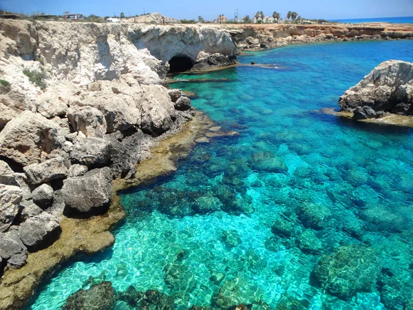 Costa rocciosa paesaggio Mar Mediterraneo Cipro Isola — Foto Stock